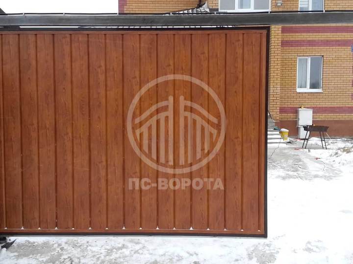 подвесные откатные ворота из штакетника с автоматикой